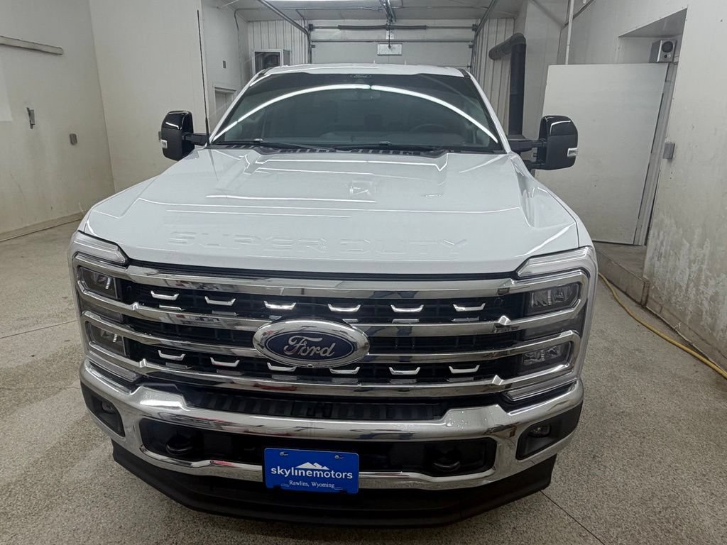 Used 2025 Ford F250 Lariat AWD/4WD image 2