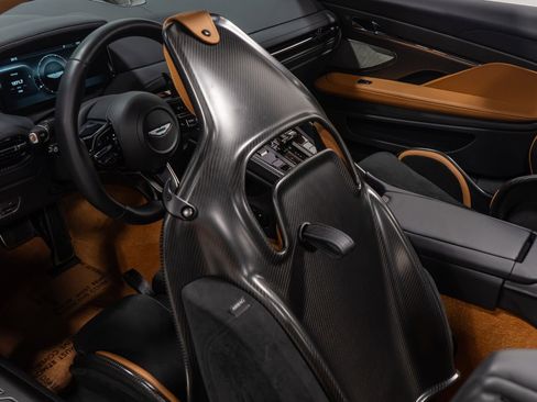 Used 2024 Aston Martin DB12 Convertible image 61