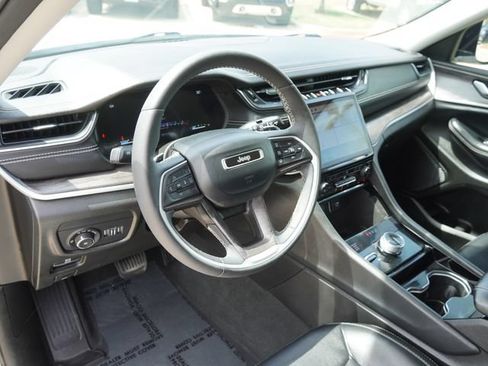 Used 2023 Jeep Grand Cherokee L Limited AWD/4WD image 18