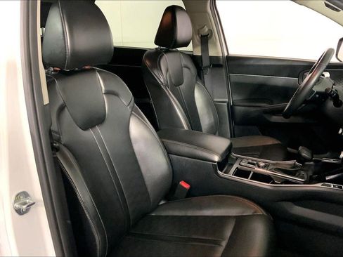 Certified 2024 Kia Sorento S image 7