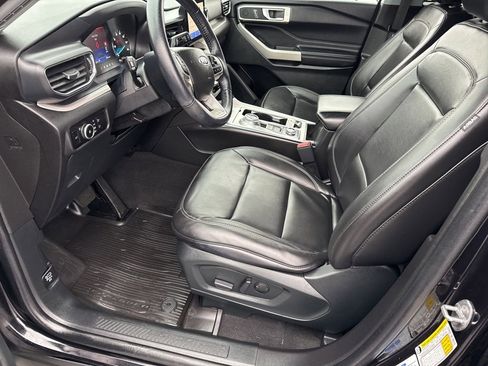 Used 2023 Ford Explorer XLT w/ Equipment Group 202A image 16