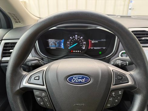 Used 2020 Ford Fusion SE image 22