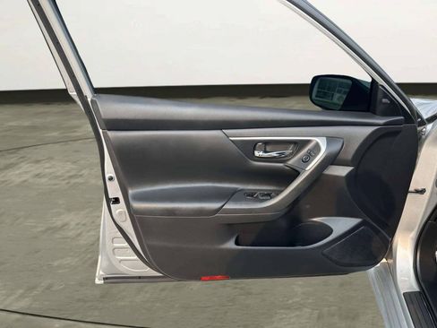 Used 2016 Nissan Altima 2.5 SV FWD image 9