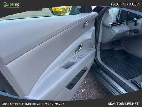 Used 2025 Hyundai Elantra Hybrid FWD image 24