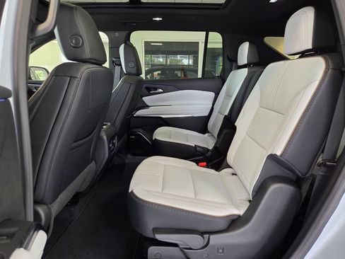 New 2026 Chevrolet Traverse High Country FWD image 14