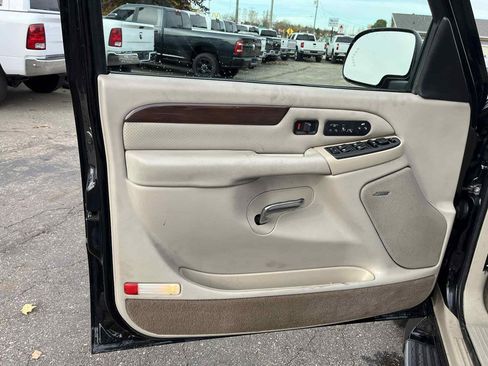 Used 2003 Cadillac Escalade AWD image 18