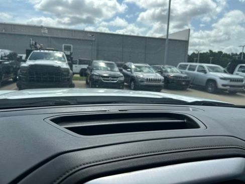 Used 2020 GMC Sierra 1500 Elevation w/ Elevation Value Package RWD image 27