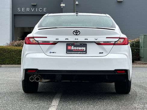 Used 2026 Toyota Camry SE image 5
