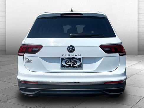 Used 2024 Volkswagen Tiguan SE FWD image 3