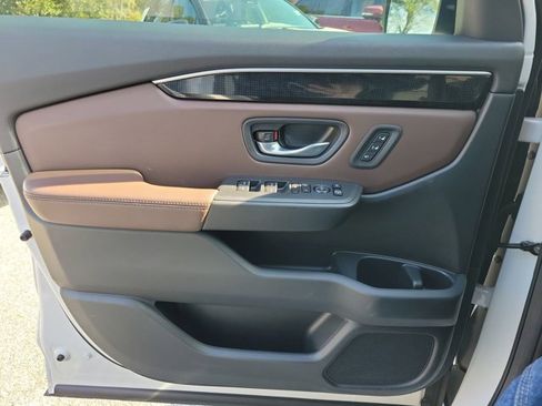 Used 2025 Honda Pilot Elite image 35