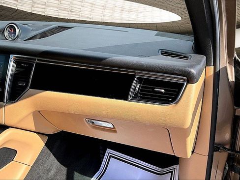 Used 2017 Porsche Macan image 16