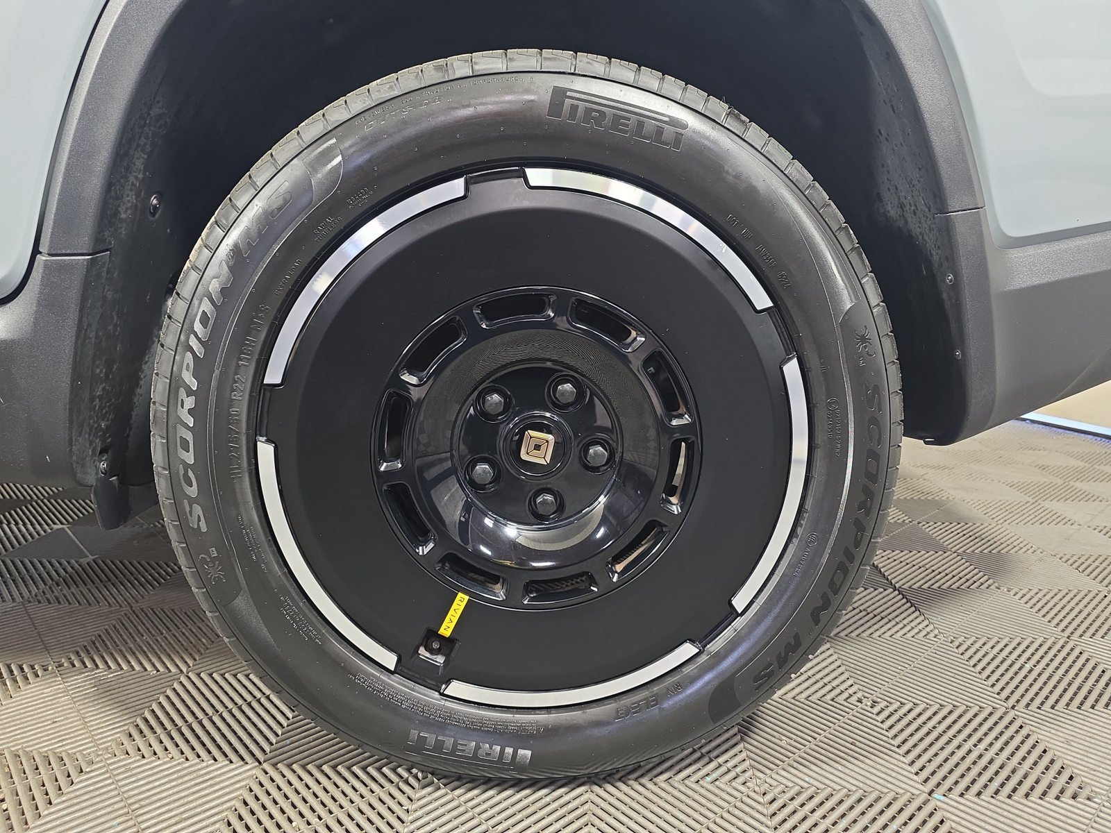 Used 2025 Rivian R1T Adventure Dual AWD/4WD image 10