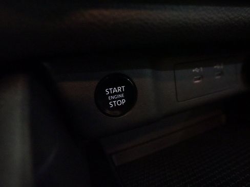 Certified 2025 Nissan Rogue SV image 31