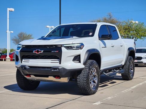 Used 2025 Chevrolet Colorado ZR2 w/ Technology Package AWD/4WD image 2
