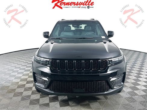 New 2025 Jeep Grand Cherokee Altitude image 2