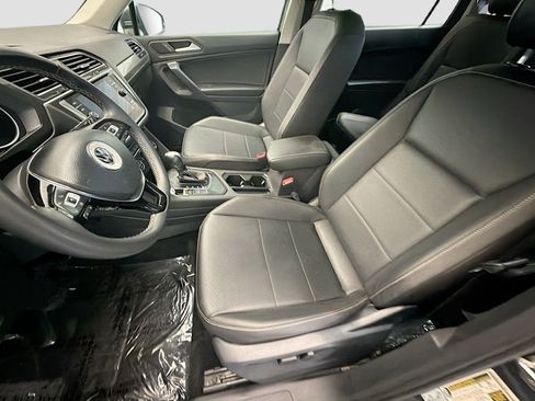 Used 2021 Volkswagen Tiguan SE FWD image 11