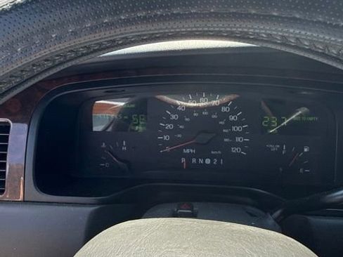 Used 1998 Lincoln Town Car Signature RWD image 14