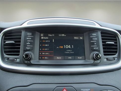 Used 2020 Kia Sorento LX FWD image 16