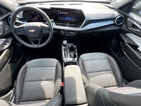 Used 2025 Chevrolet Trax LT FWD image 23