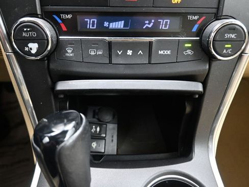 Used 2017 Toyota Camry XLE w/ Moonroof Package FWD image 8