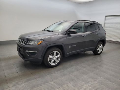 Used 2018 Jeep Compass Sport w/ Tech Group FWD image 2