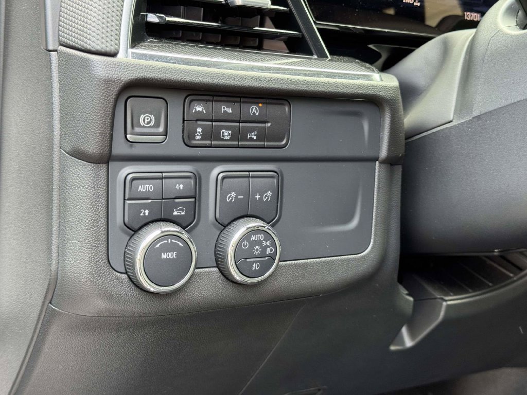 Used 2025 Chevrolet Suburban RST w/ Comfort Package AWD/4WD image 10