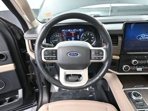 Used 2024 Ford Expedition Limited image 29