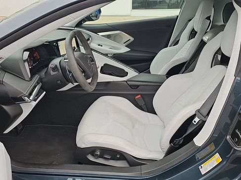 Used 2021 Chevrolet Corvette Stingray Premium Cpe w/ Z51 Performance Package image 4