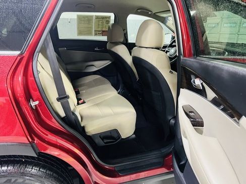 Used 2019 Kia Sorento LX image 28