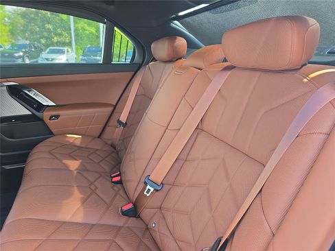 Certified 2023 BMW 760i xDrive AWD/4WD image 13