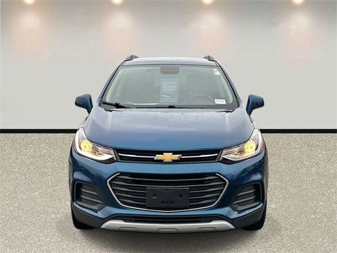 Used 2020 Chevrolet Trax LT w/ Driver Confidence Package image 2