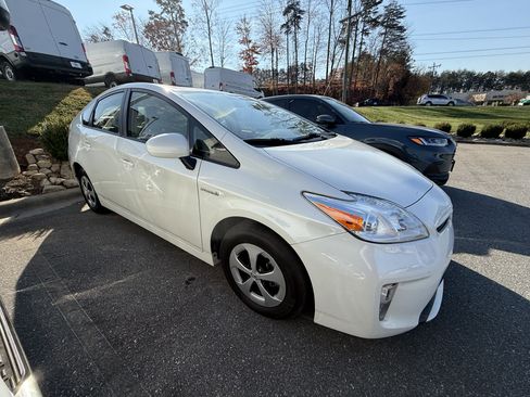 Used 2015 Toyota Prius Two image 2
