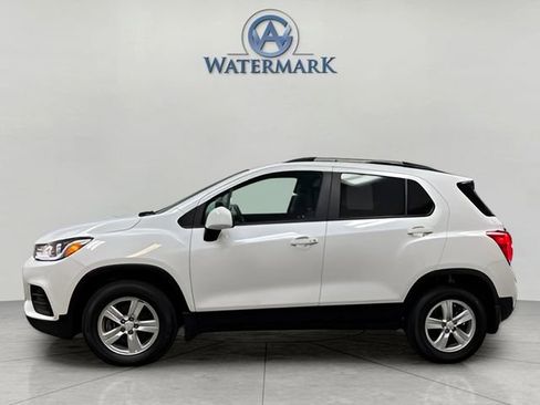 Used 2021 Chevrolet Trax LT w/ Premium Seat Package image 2