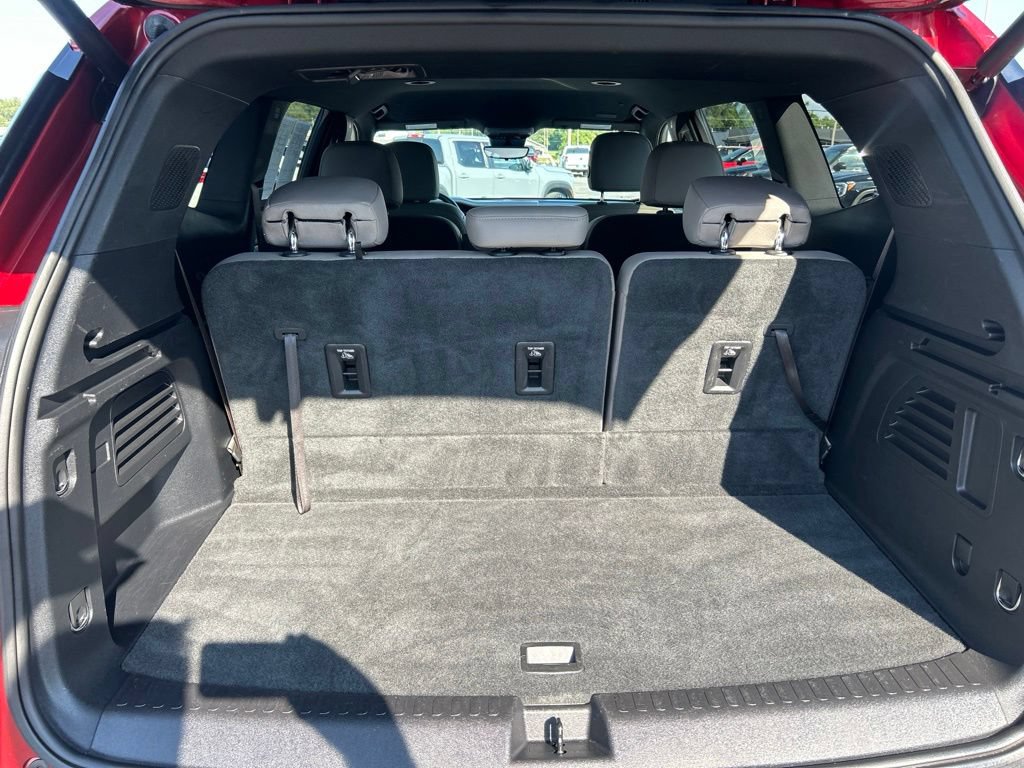 Used 2026 GMC Acadia Elevation w/ Elevation Premium Package FWD image 15