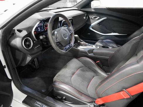 Used 2018 Chevrolet Camaro ZL1 RWD image 9