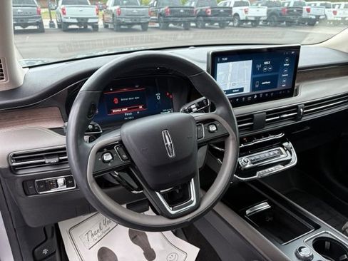 Used 2023 Lincoln Corsair Reserve w/ Equipment Group 201A AWD/4WD image 4