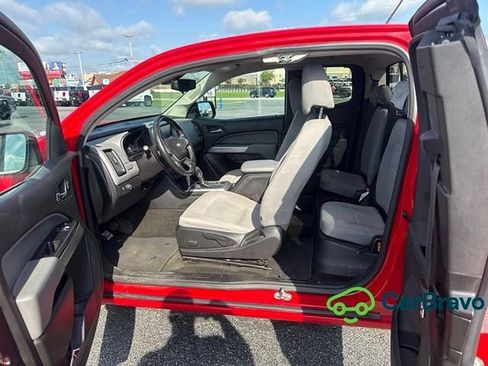 Used 2018 Chevrolet Colorado LT w/ LT Convenience Package RWD image 9