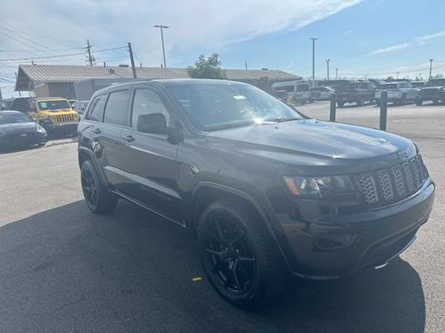 Used 2018 Jeep Grand Cherokee Altitude AWD/4WD image 11