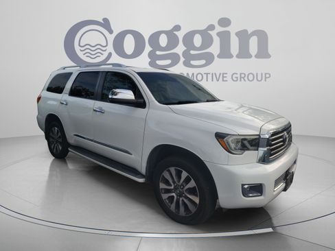 Used 2019 Toyota Sequoia Limited w/ Safety & Convenience Package AWD/4WD image 3