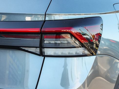 Used 2025 Volkswagen Taos SE image 7