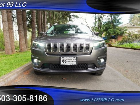 Used 2019 Jeep Cherokee Latitude Plus w/ Cold Weather Group AWD/4WD image 6