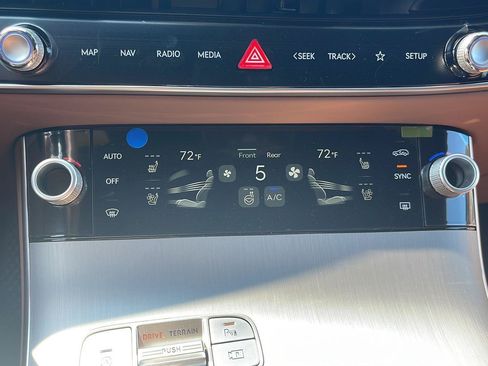 New 2026 Genesis GV70 2.5T Advanced AWD/4WD image 35