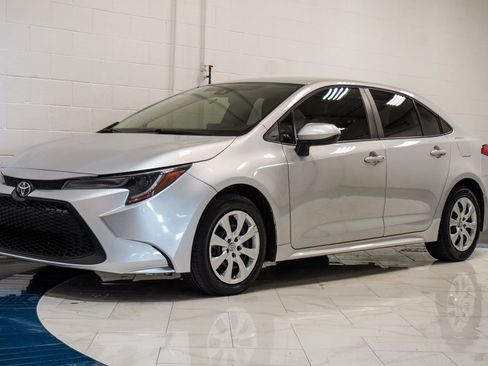Used 2022 Toyota Corolla LE image 4