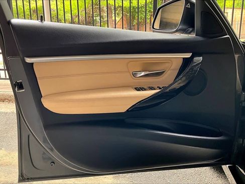 Used 2018 BMW 330i Sedan RWD image 21
