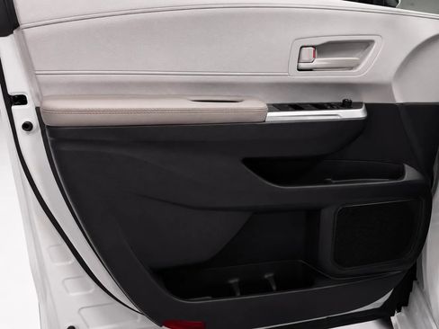 Used 2026 Toyota Sienna LE FWD image 21