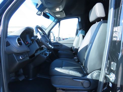 Used 2025 Mercedes-Benz Sprinter 3500 image 19