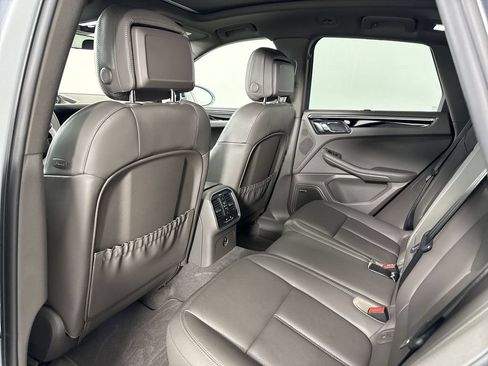 Certified 2024 Porsche Macan AWD/4WD image 26