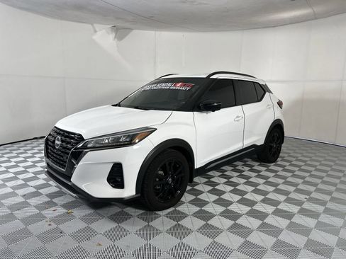 Used 2023 Nissan Kicks SR FWD image 4