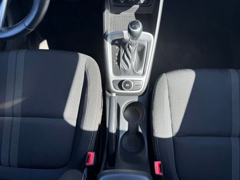 Used 2025 Hyundai Venue SEL FWD image 27