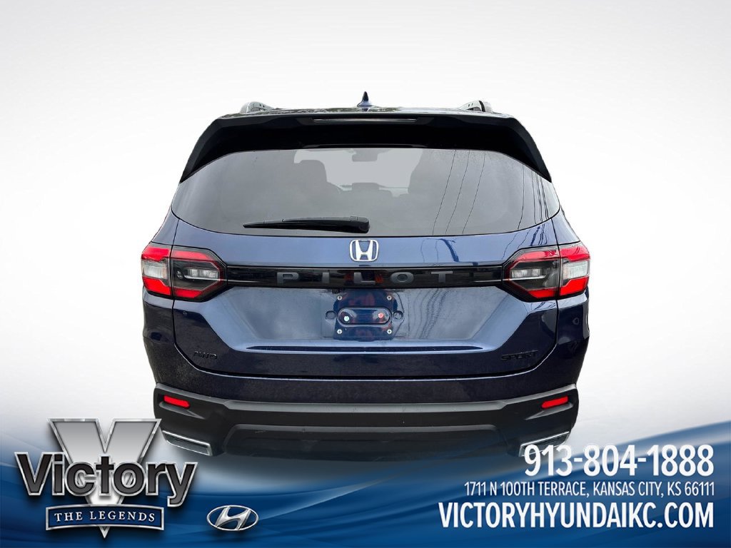 Used 2023 Honda Pilot Sport image 4
